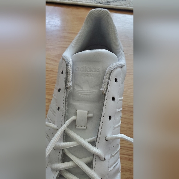 Superstar Adidas white shoes 10.5 - Picture 13 of 13